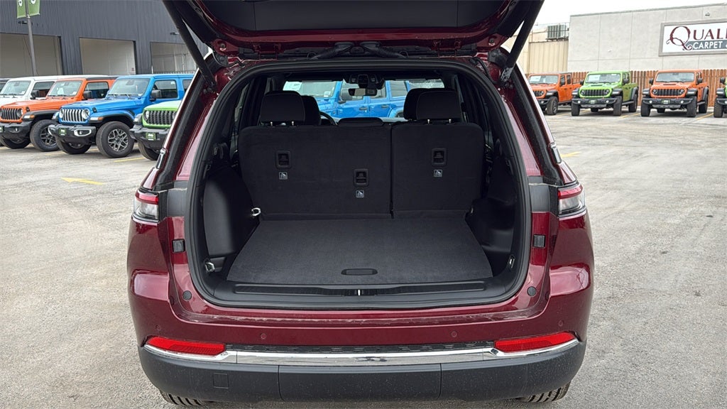 2025 Jeep Grand Cherokee GRAND CHEROKEE LAREDO 4X2