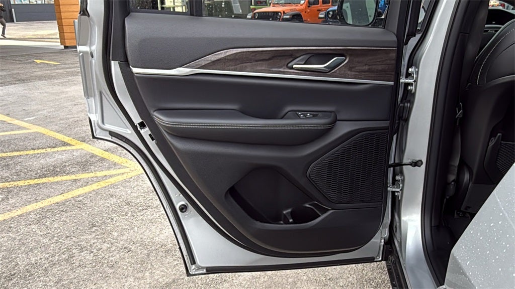 2026 Jeep Grand Cherokee GRAND CHEROKEE LAREDO ALTITUDE 4X2