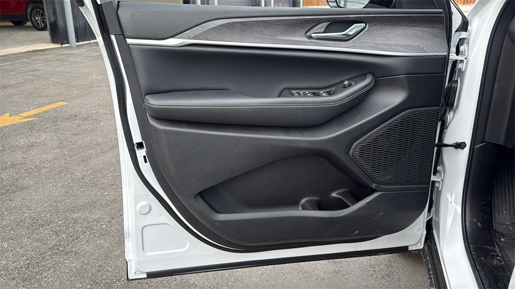 2026 Jeep Grand Cherokee GRAND CHEROKEE LAREDO ALTITUDE 4X2