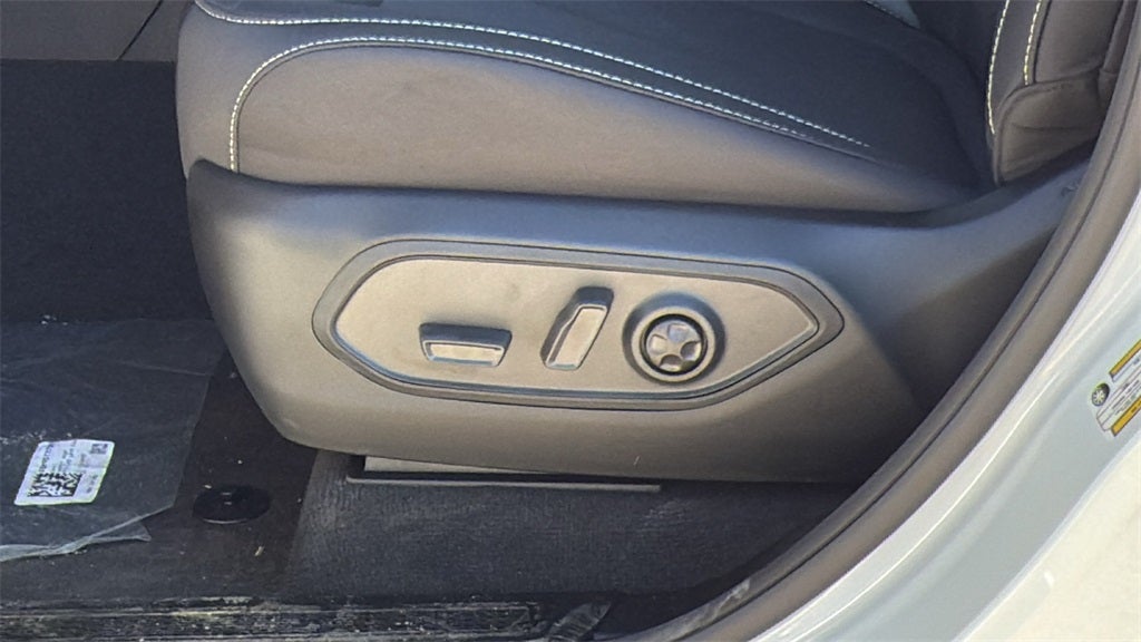 2025 Jeep Grand Cherokee GRAND CHEROKEE L LAREDO X 4X2