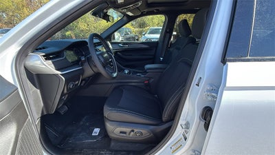 2025 Jeep Grand Cherokee GRAND CHEROKEE L LAREDO X 4X2