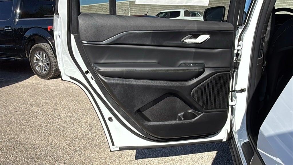 2025 Jeep Grand Cherokee GRAND CHEROKEE L LAREDO X 4X2