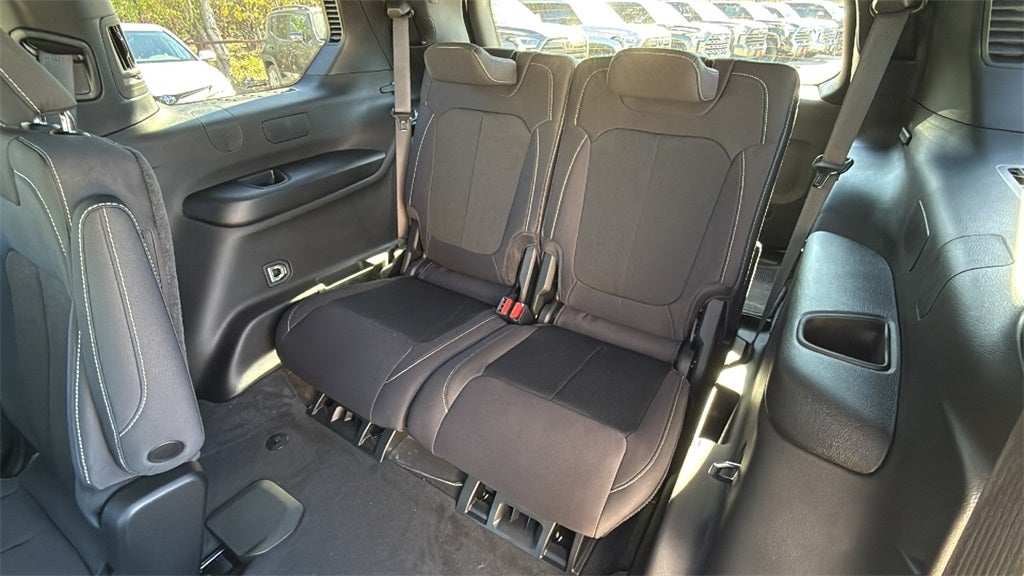 2025 Jeep Grand Cherokee GRAND CHEROKEE L LAREDO X 4X2