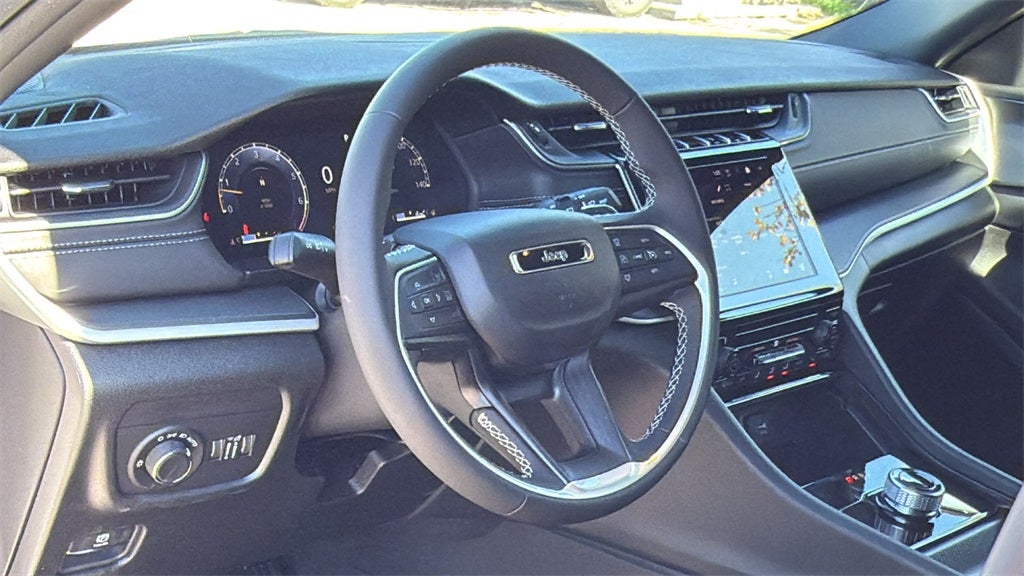 2025 Jeep Grand Cherokee GRAND CHEROKEE L LAREDO X 4X2