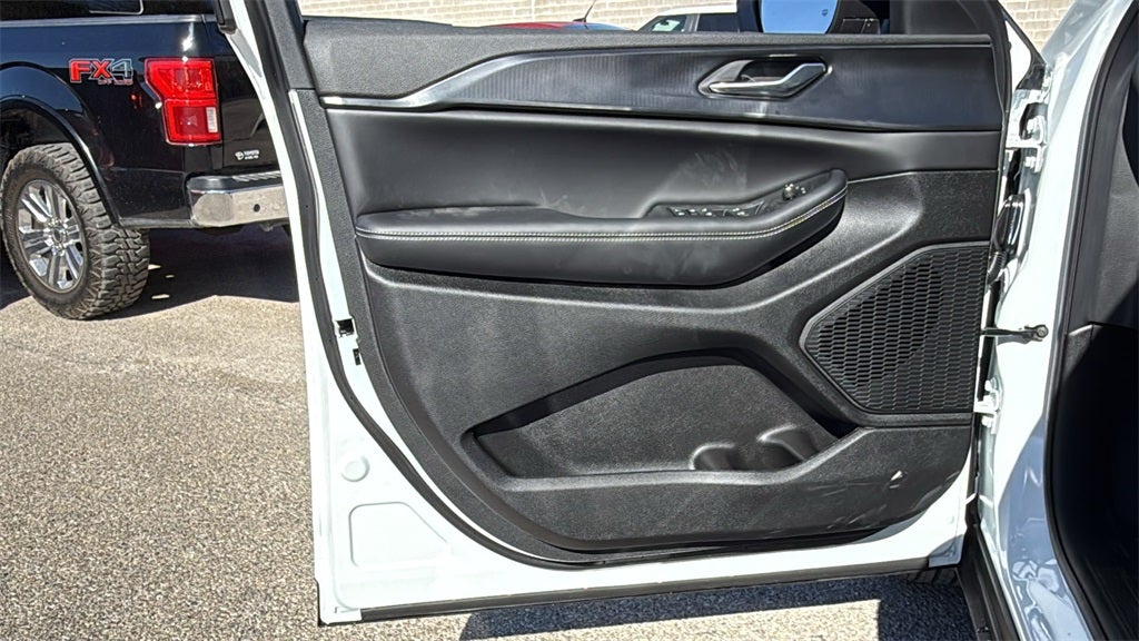 2025 Jeep Grand Cherokee GRAND CHEROKEE L LAREDO X 4X2