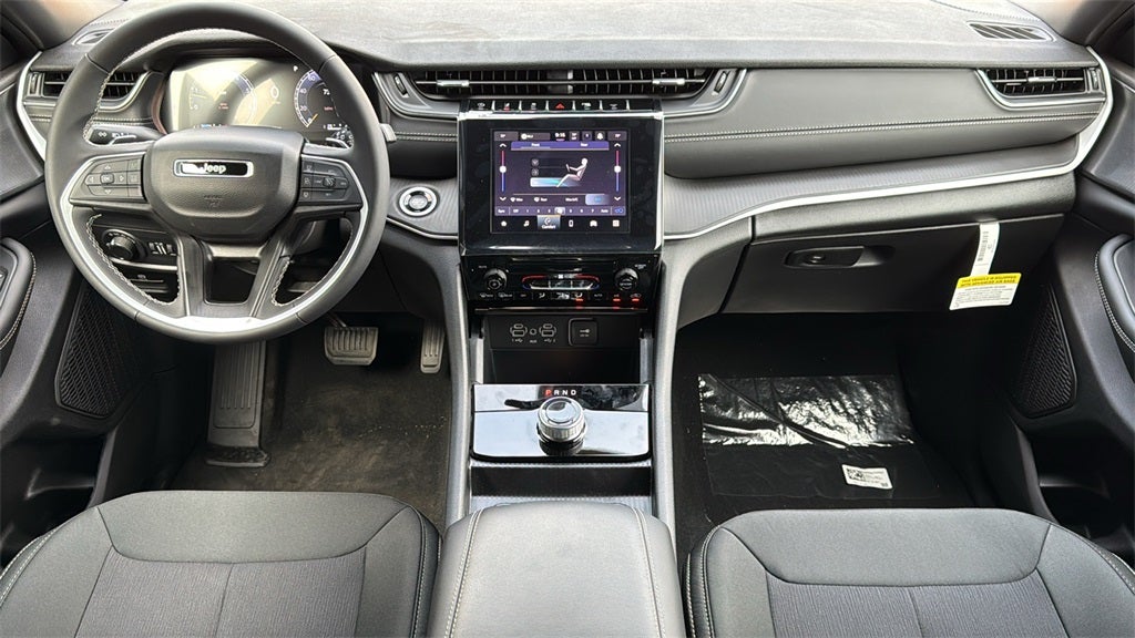 2025 Jeep Grand Cherokee GRAND CHEROKEE L LAREDO X 4X2