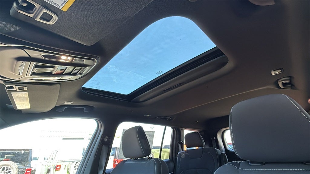 2025 Jeep Grand Cherokee GRAND CHEROKEE L LAREDO X 4X2