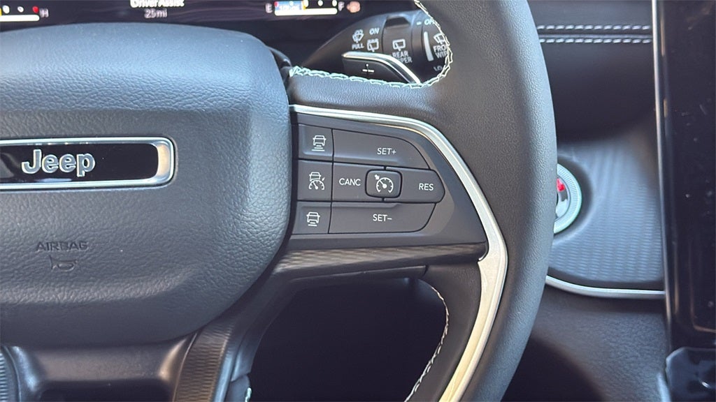 2025 Jeep Grand Cherokee GRAND CHEROKEE L LAREDO X 4X2