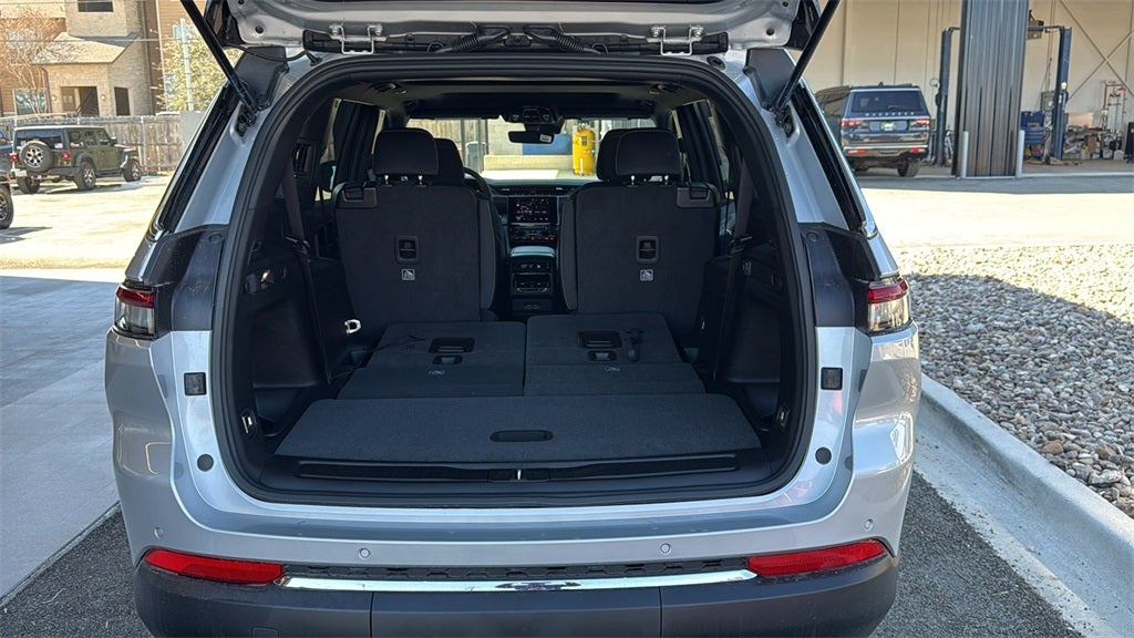 2025 Jeep Grand Cherokee GRAND CHEROKEE L LAREDO X 4X2