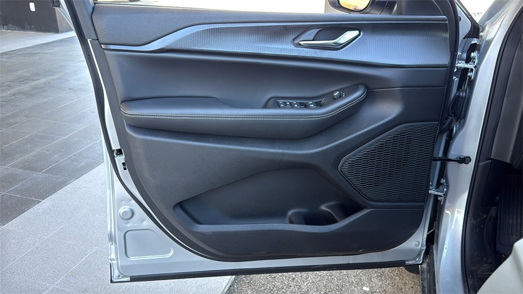 2025 Jeep Grand Cherokee GRAND CHEROKEE L LAREDO X 4X2