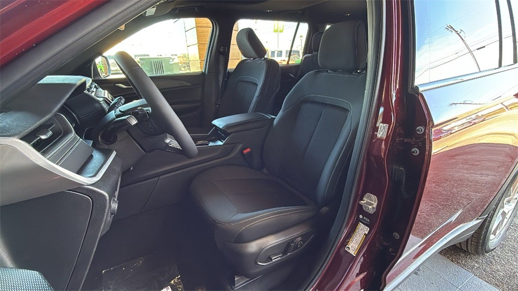 2025 Jeep Grand Cherokee GRAND CHEROKEE L LAREDO X 4X2