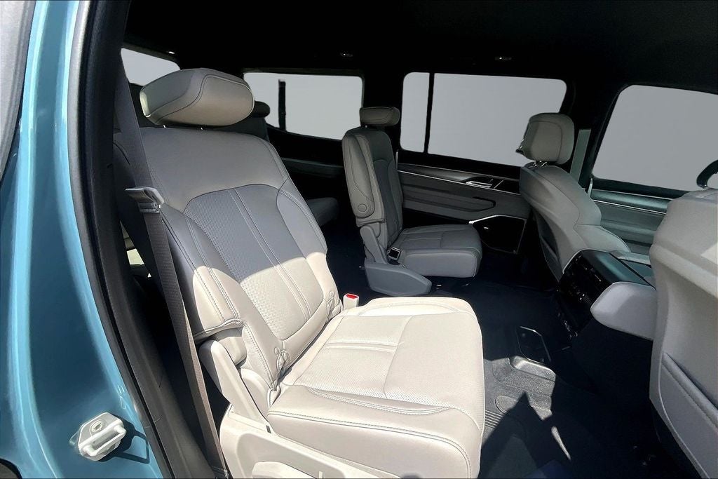 2026 Jeep Grand Wagoneer 4x2