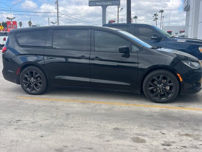 2020 Chrysler Pacifica Touring