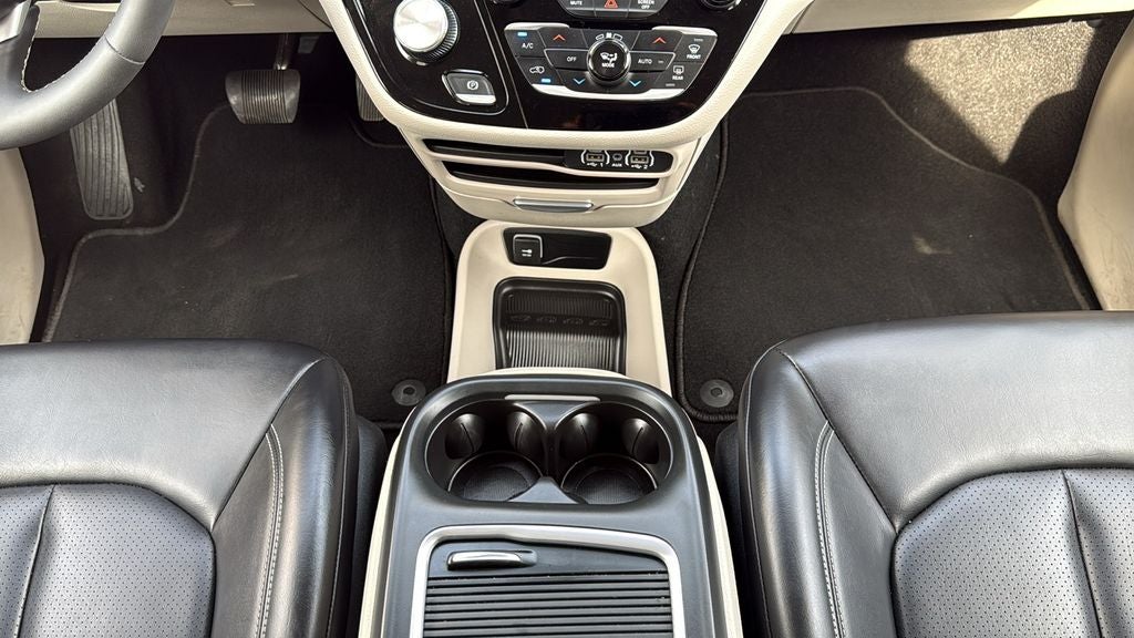 2023 Chrysler Pacifica Hybrid Touring L