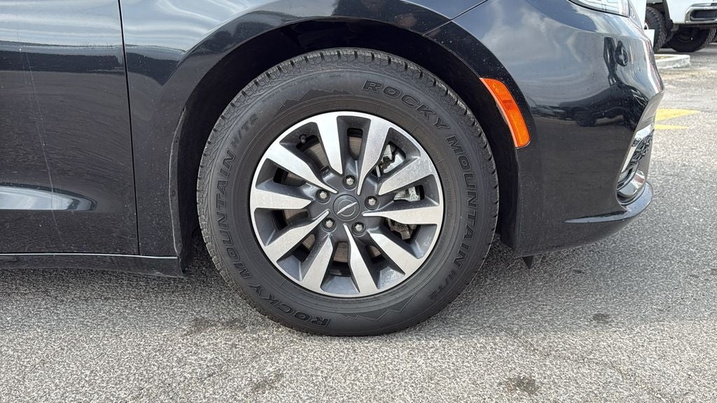 2023 Chrysler Pacifica Hybrid Touring L