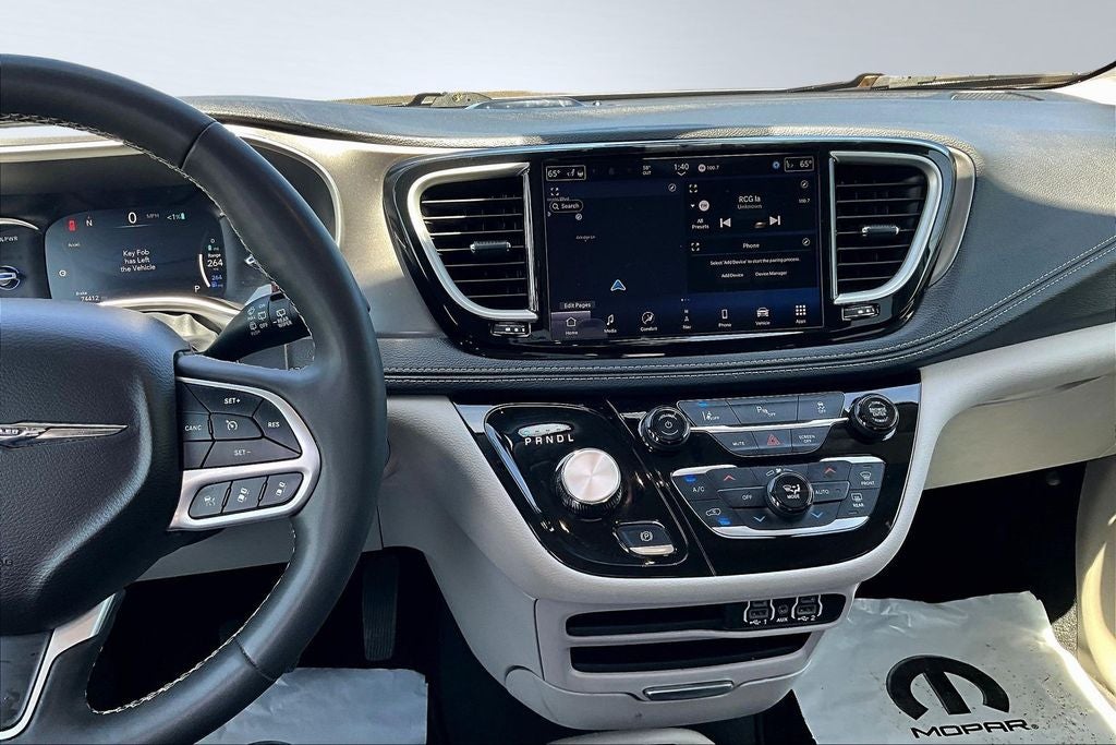 2024 Chrysler Pacifica Hybrid Select