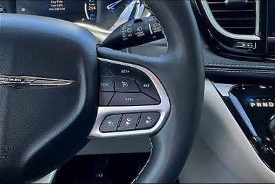 2024 Chrysler Pacifica Hybrid Select