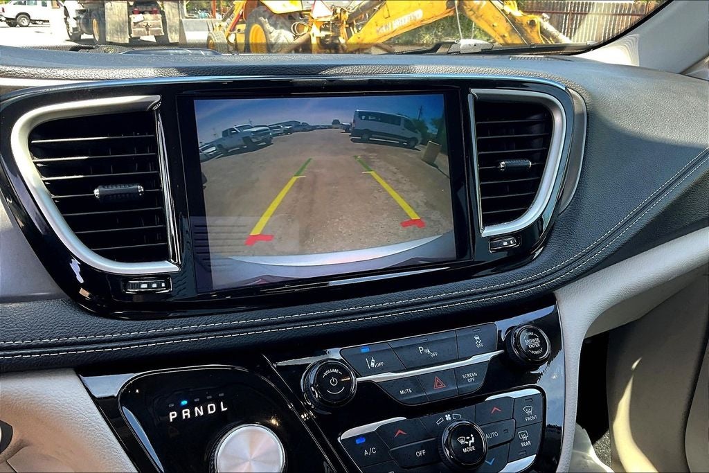 2024 Chrysler Pacifica Hybrid Select