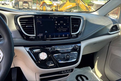 2024 Chrysler Pacifica Hybrid Select