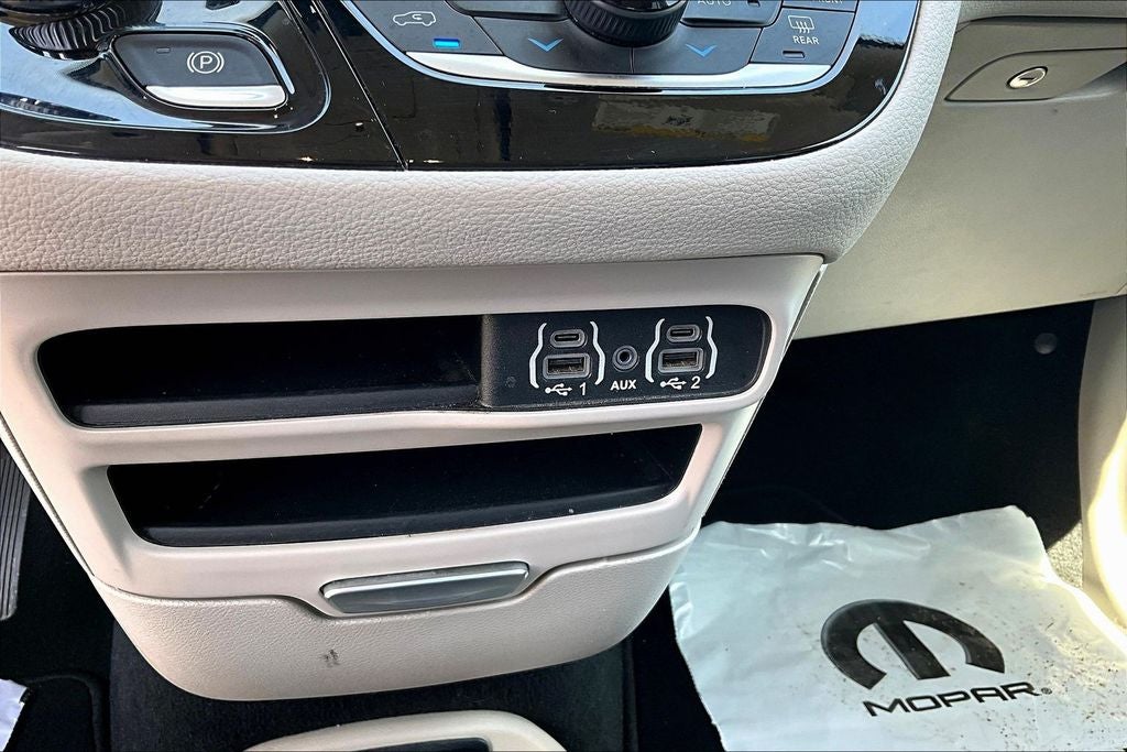2024 Chrysler Pacifica Hybrid Select