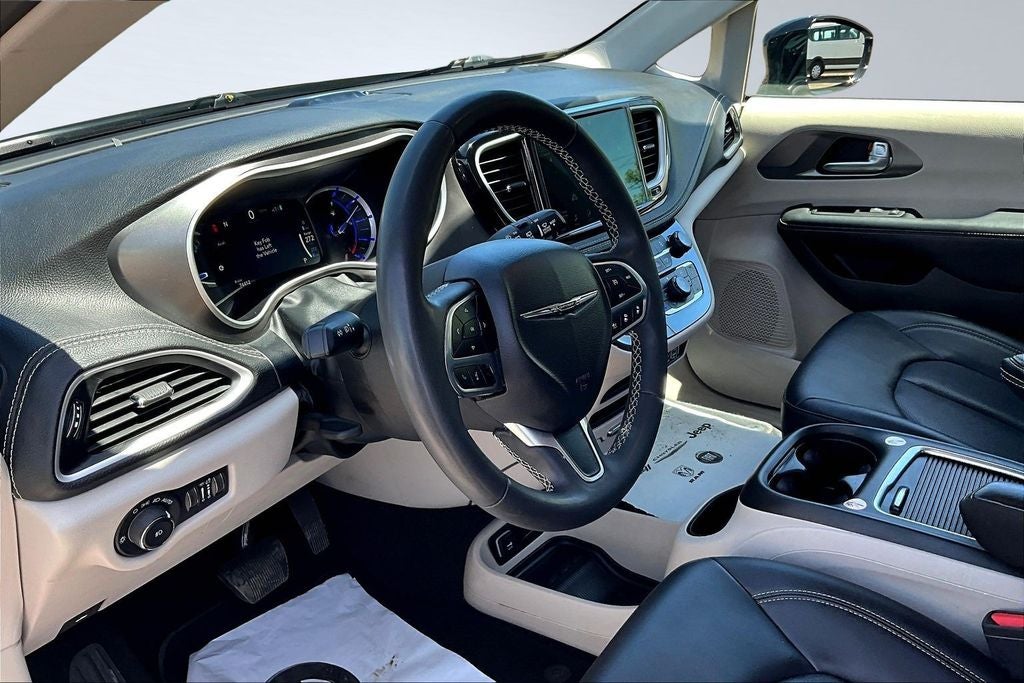 2024 Chrysler Pacifica Hybrid Select