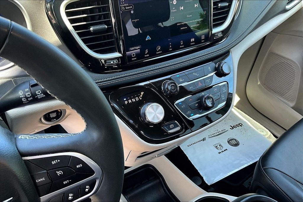 2024 Chrysler Pacifica Hybrid Select