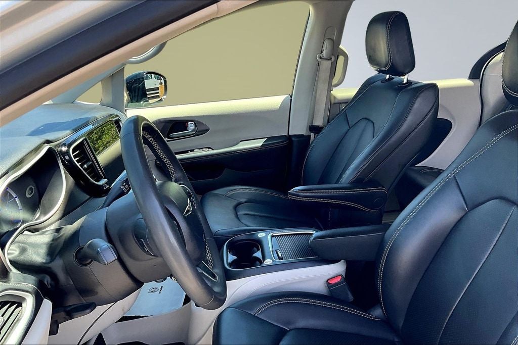 2024 Chrysler Pacifica Hybrid Select