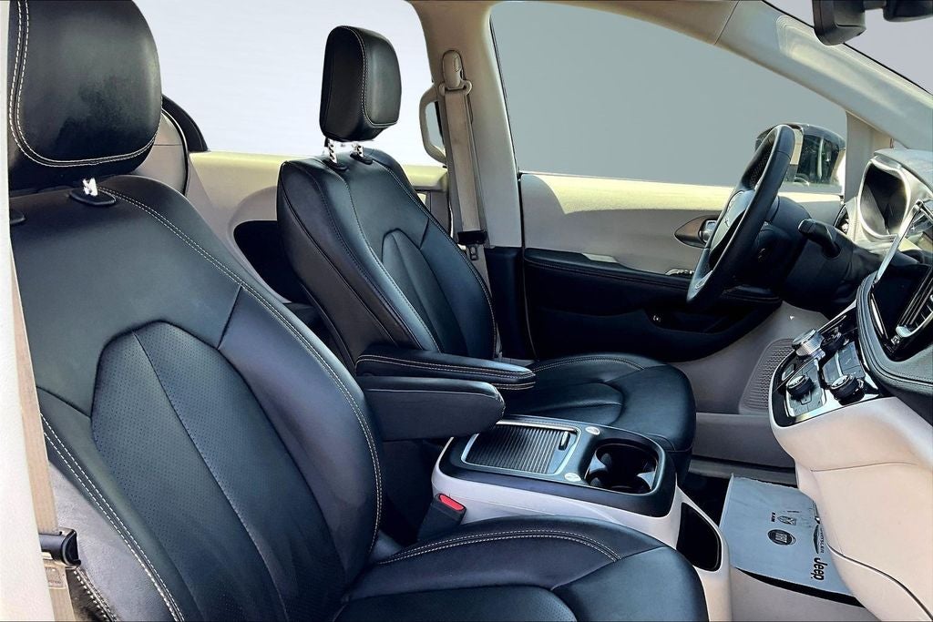 2024 Chrysler Pacifica Hybrid Select