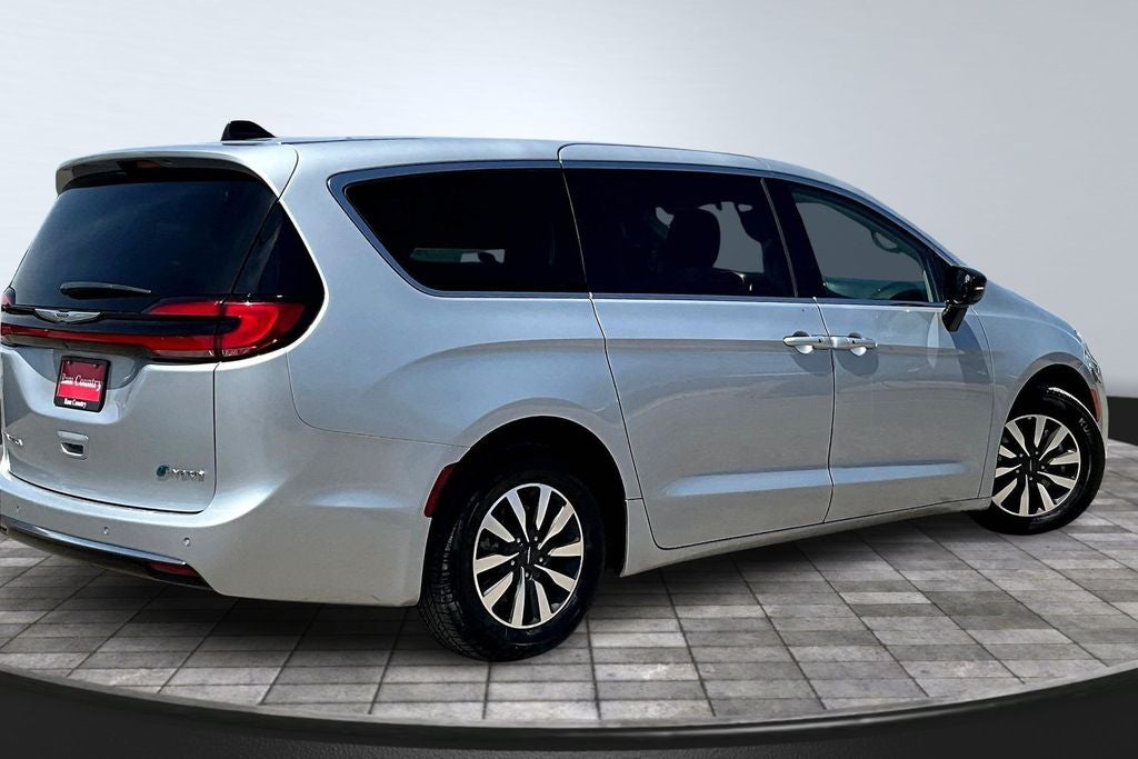 2024 Chrysler Pacifica Hybrid Select