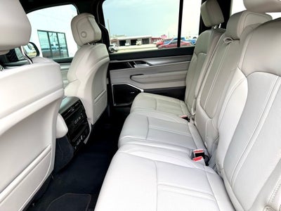 2025 Jeep Wagoneer Base 4WD