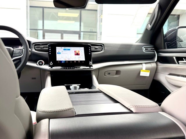 2025 Jeep Wagoneer Base 4WD