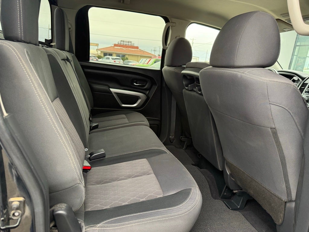 2023 Nissan Titan SV