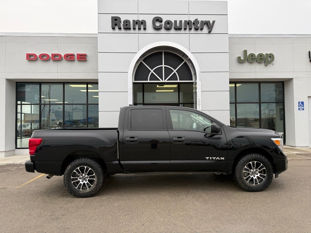 2023 Nissan Titan SV