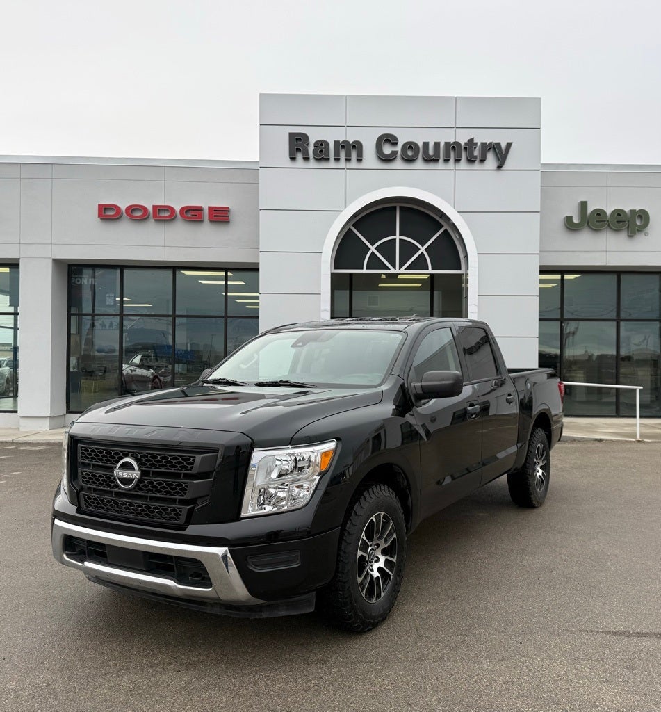 2023 Nissan Titan SV