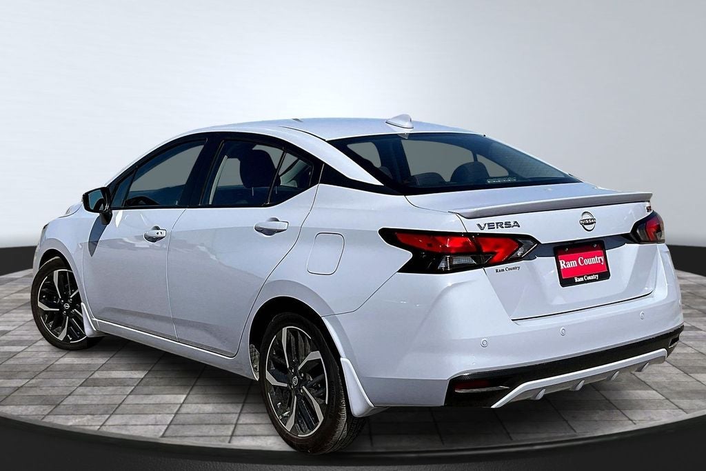 2025 Nissan Versa 1.6 SR