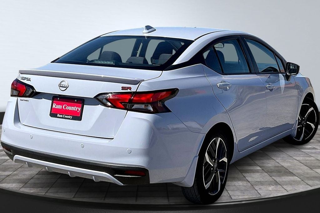 2025 Nissan Versa 1.6 SR