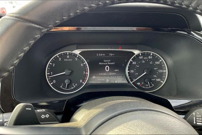 2024 Nissan Pathfinder SV