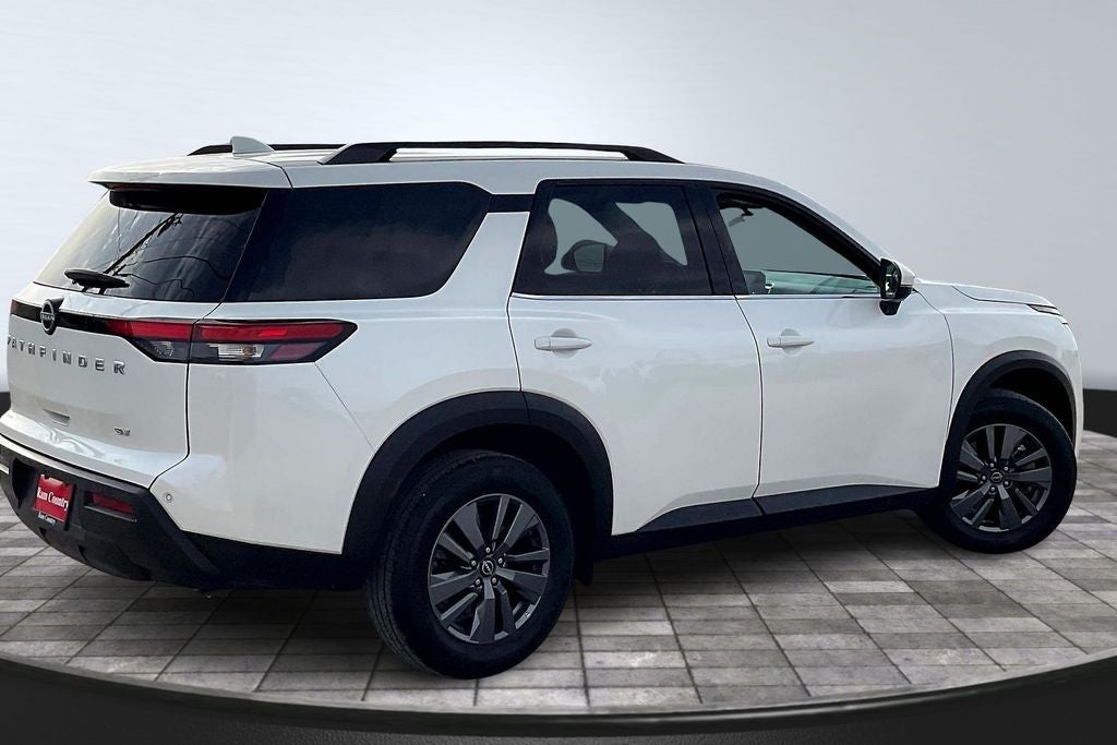 2024 Nissan Pathfinder SV