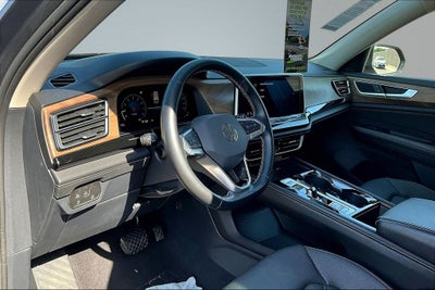 2025 Volkswagen Atlas 2.0T SE w/Technology