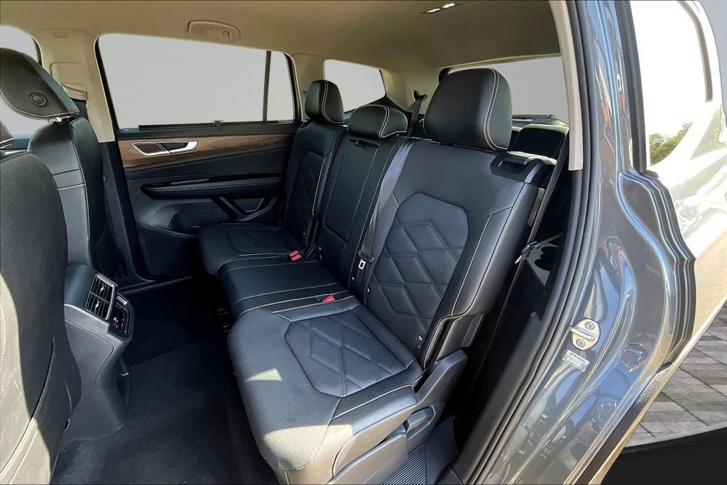 2025 Volkswagen Atlas 2.0T SE w/Technology