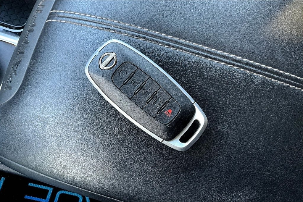 2025 Nissan Pathfinder SL