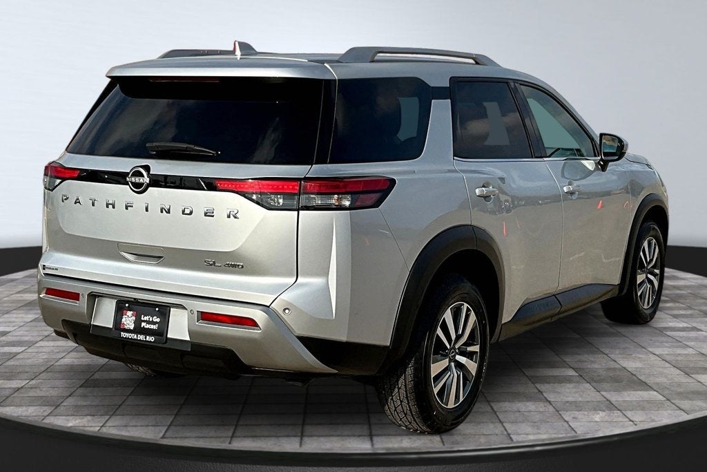 2025 Nissan Pathfinder SL