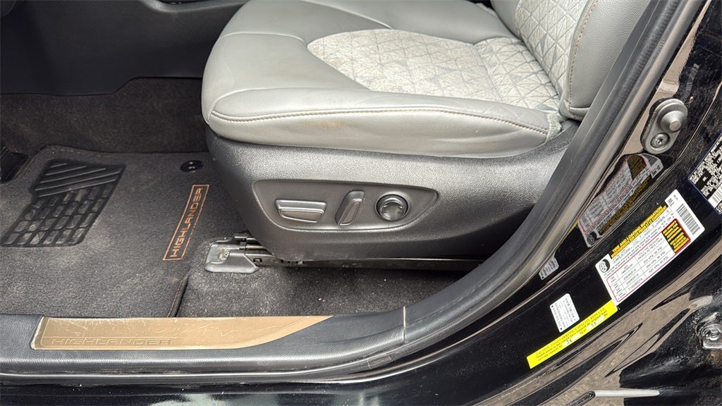 2023 Toyota Highlander Hybrid Bronze Edition