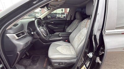 2023 Toyota Highlander Hybrid Bronze Edition