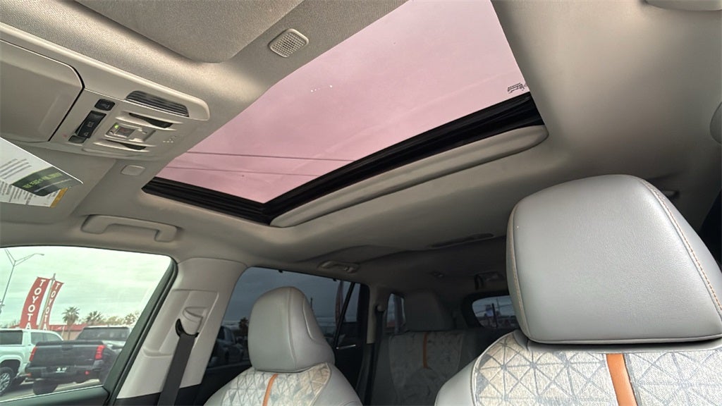 2023 Toyota Highlander Hybrid Bronze Edition