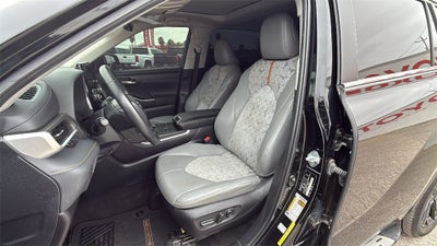 2023 Toyota Highlander Hybrid Bronze Edition