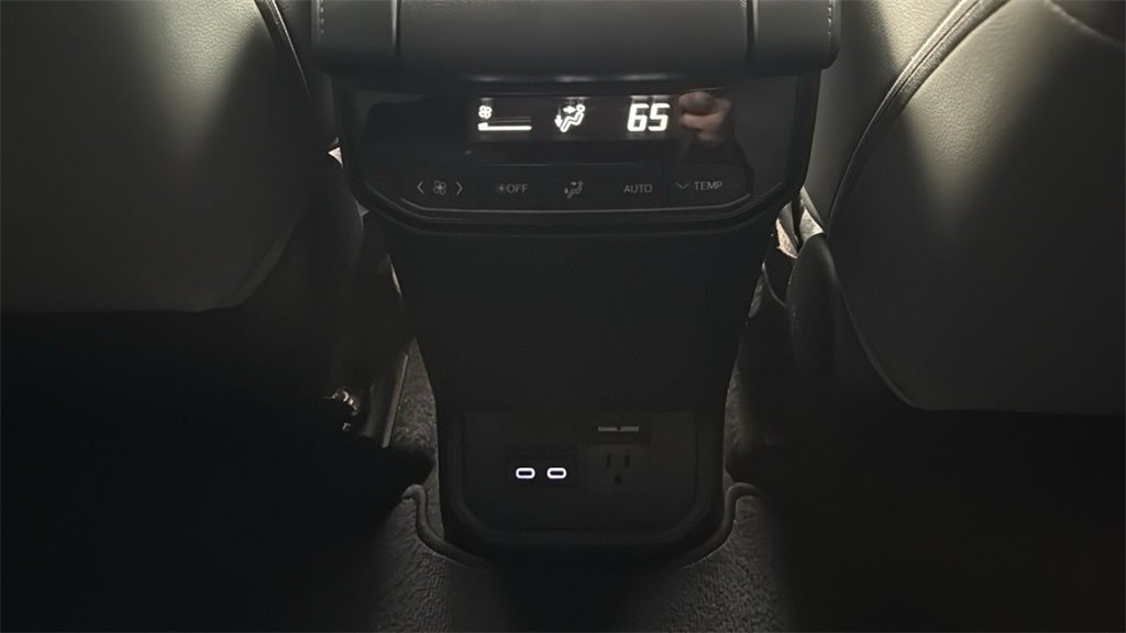 2023 Toyota Highlander Hybrid Bronze Edition