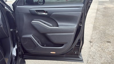 2023 Toyota Highlander Hybrid Bronze Edition