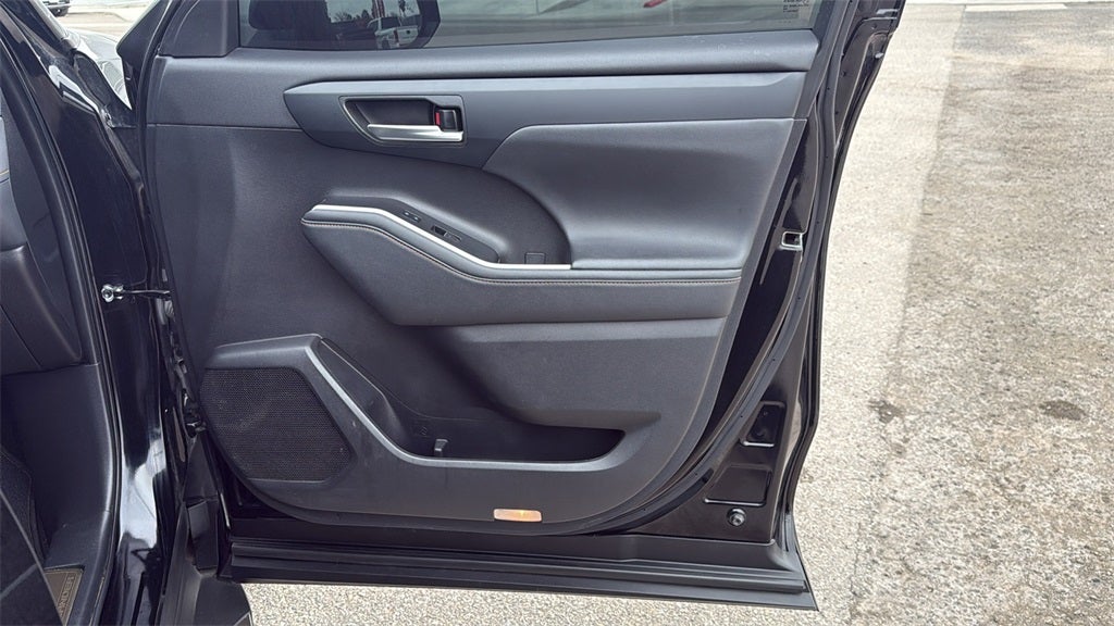 2023 Toyota Highlander Hybrid Bronze Edition