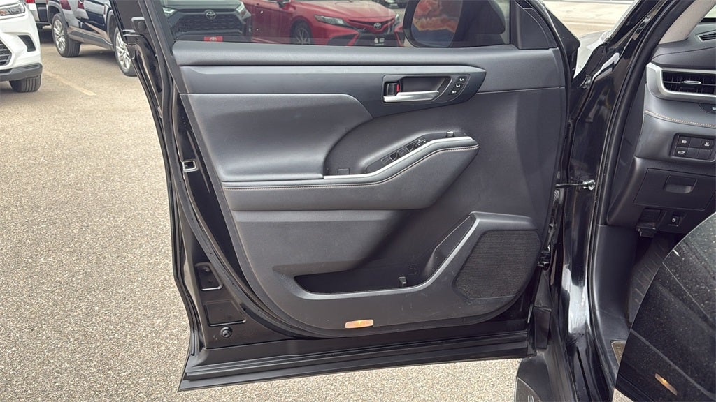 2023 Toyota Highlander Hybrid Bronze Edition